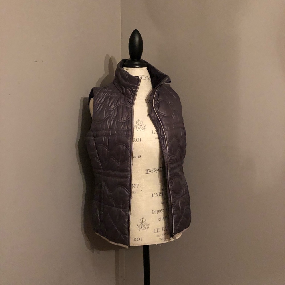 LOLE a water repellent grey vest